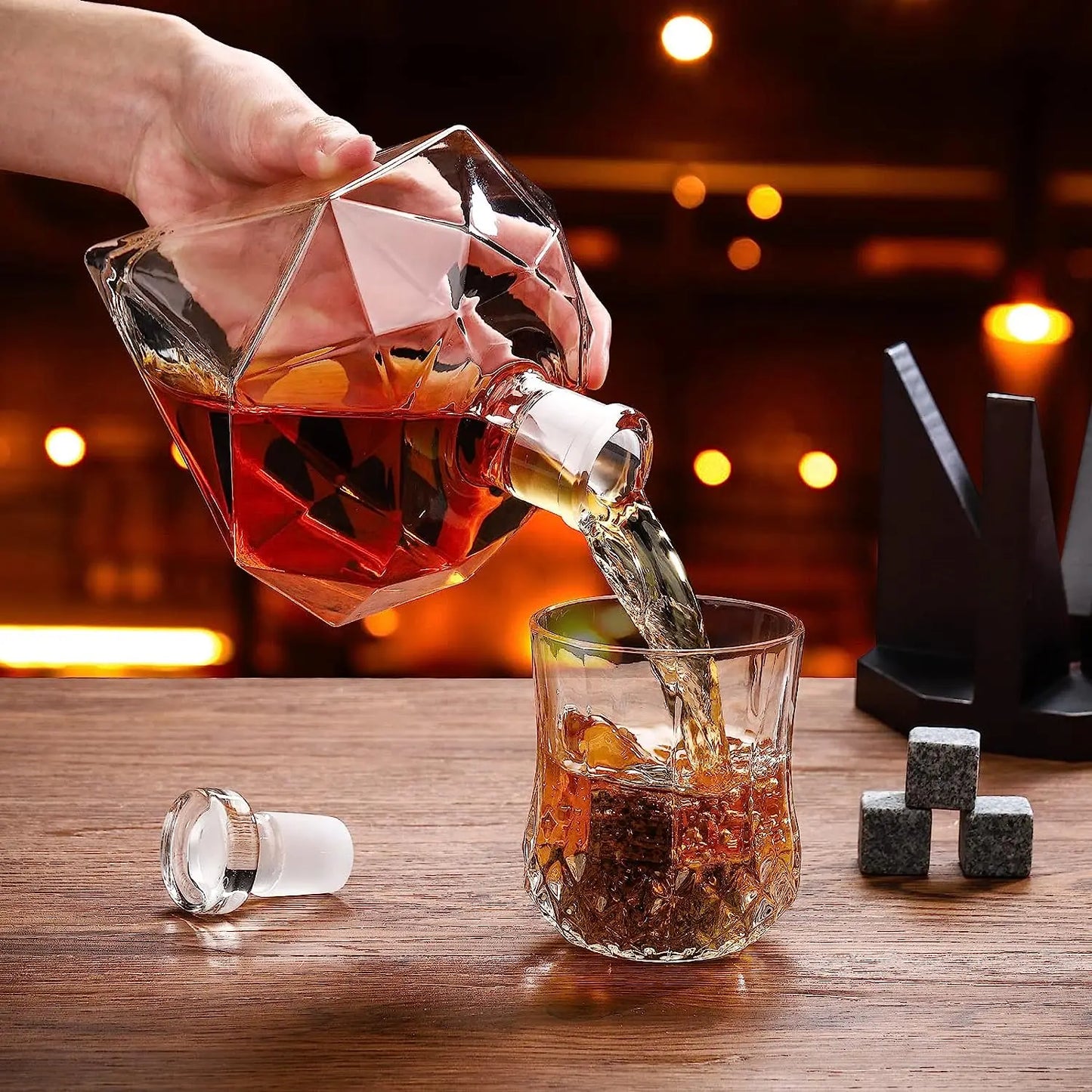 Luxury Diamond-Shaped Whiskey Decanter - Perfect Gift for Whiskey Lovers